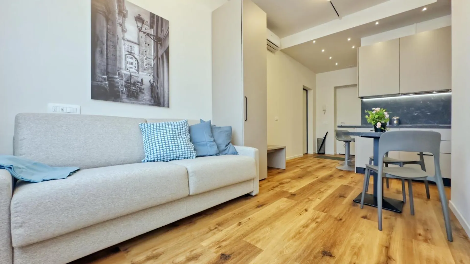 Vicenza - Modern Studios Near The Station! 0*,  Италия