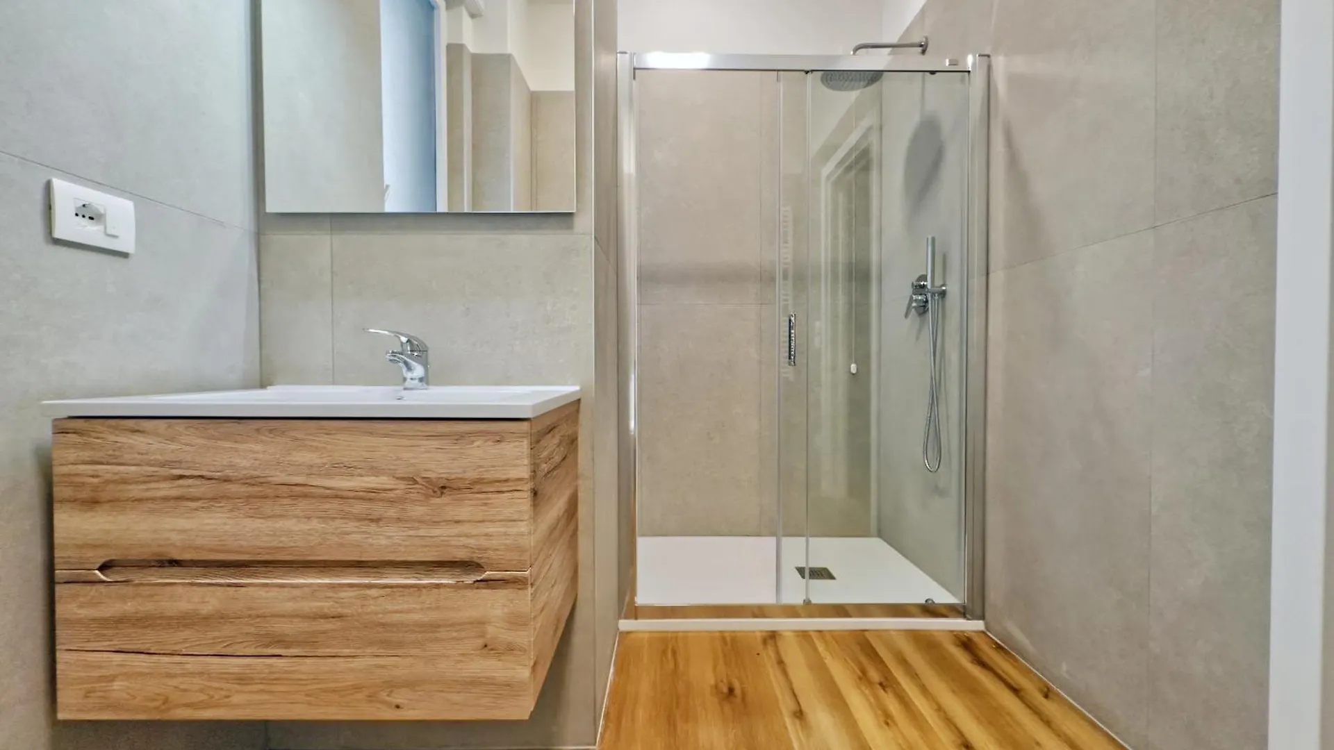 Апартаменты Vicenza - Modern Studios Near The Station! Италия
