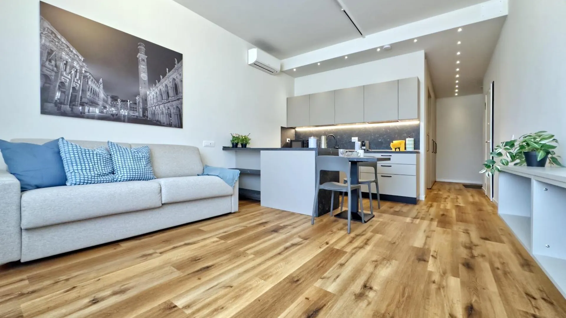 Vicenza - Modern Studios Near The Station! Италия